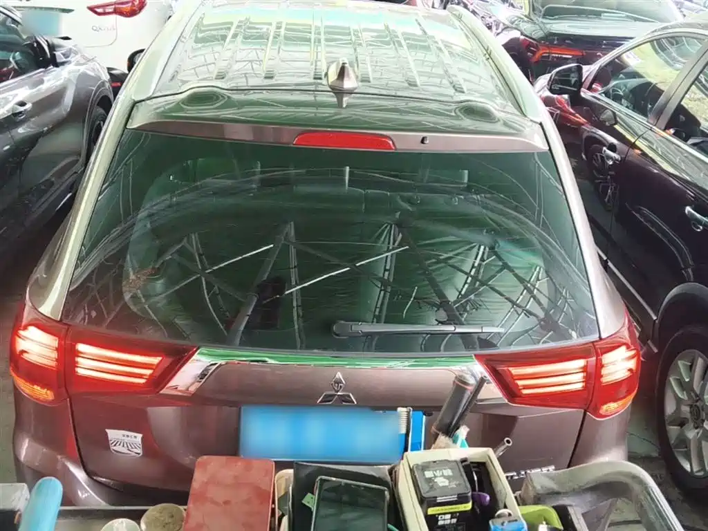 Outlander 2.0 L 2 WD Glory 5-seat