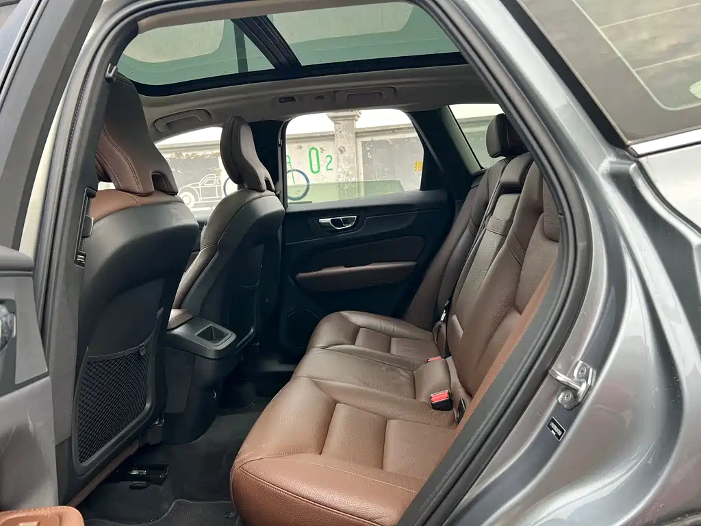 Volvo XC60 T5 4 WD Smart Ease CN-VI