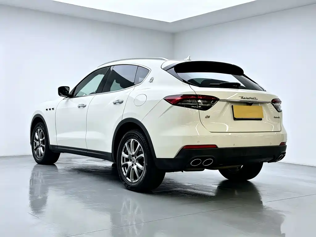 Levante 3.0 T Standard