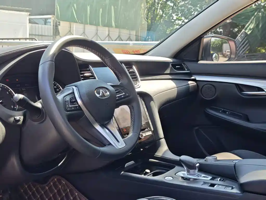 Infiniti QX50 2.0 T 2 WD Fashion