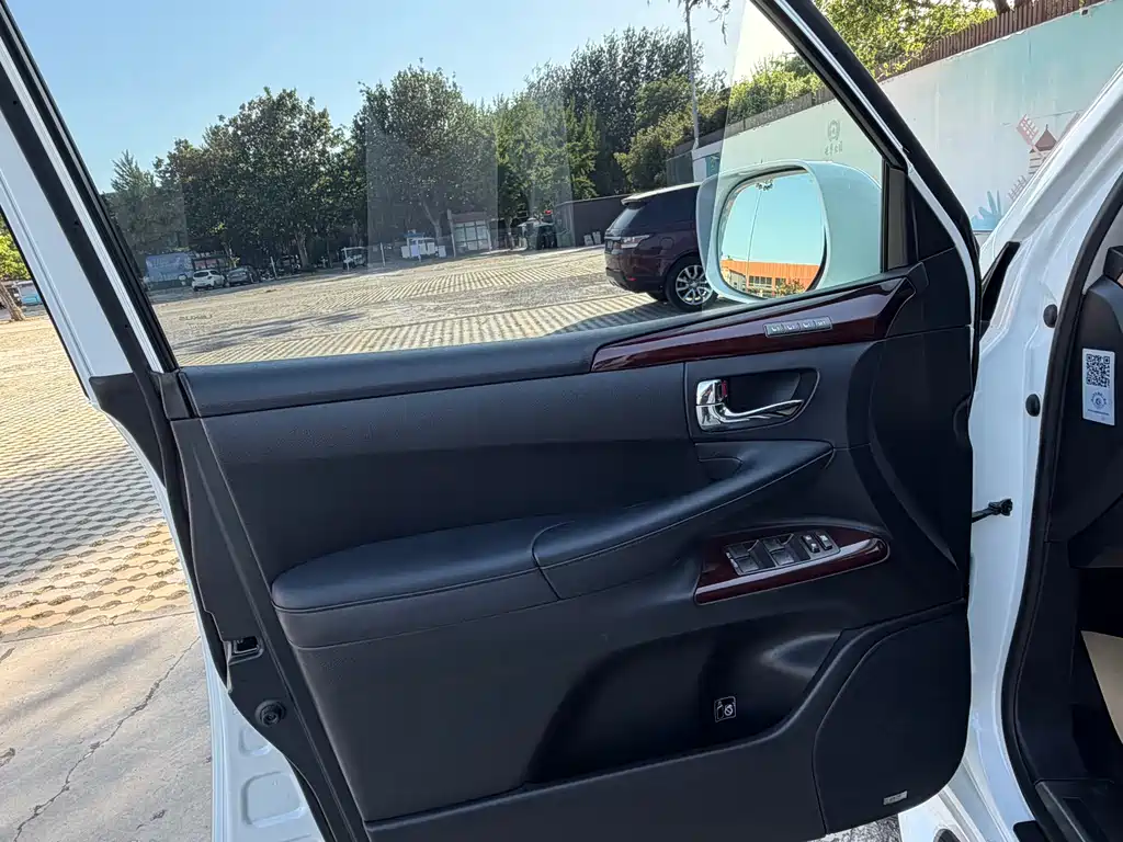 Lexus LX 570