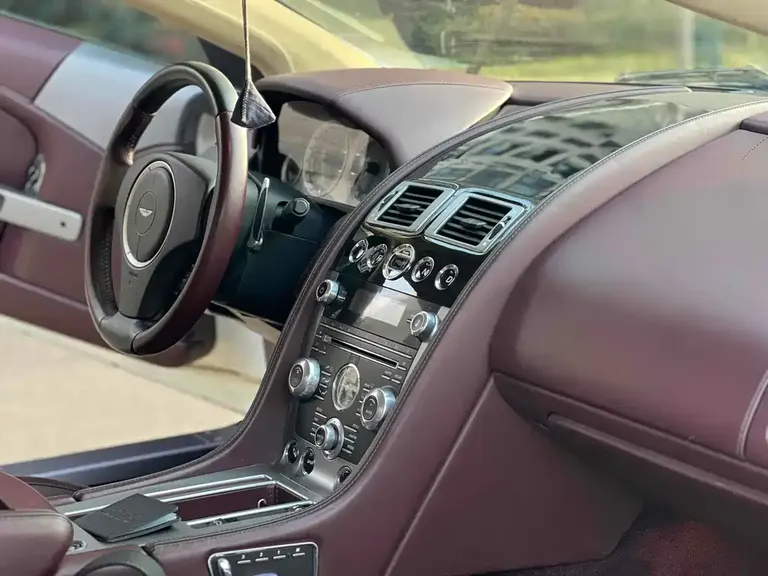 Aston Martin DB9 6.0 L Coupe