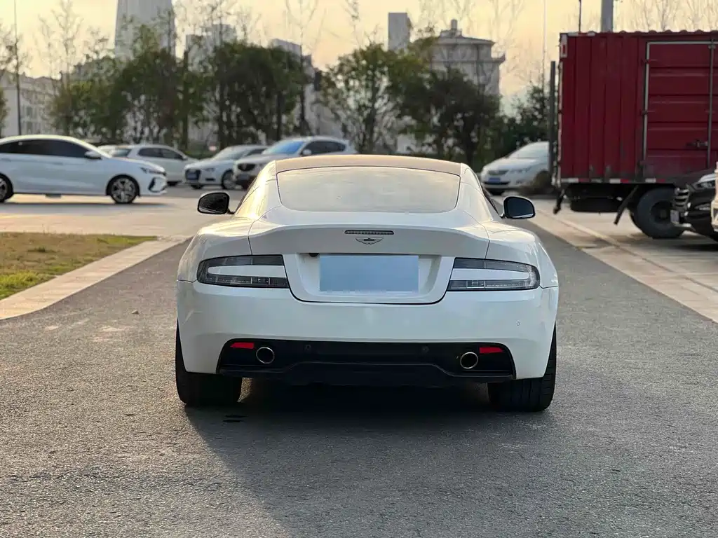 Aston Martin DB9 6.0 L Coupe