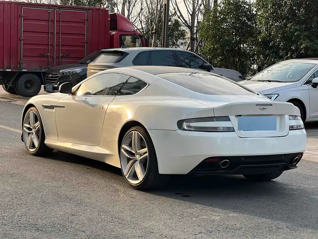 Aston Martin DB9 6.0 L Coupe
