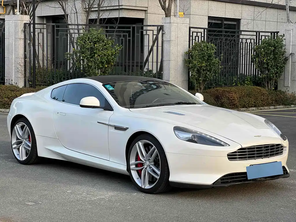 Aston Martin DB9 6.0 L Coupe