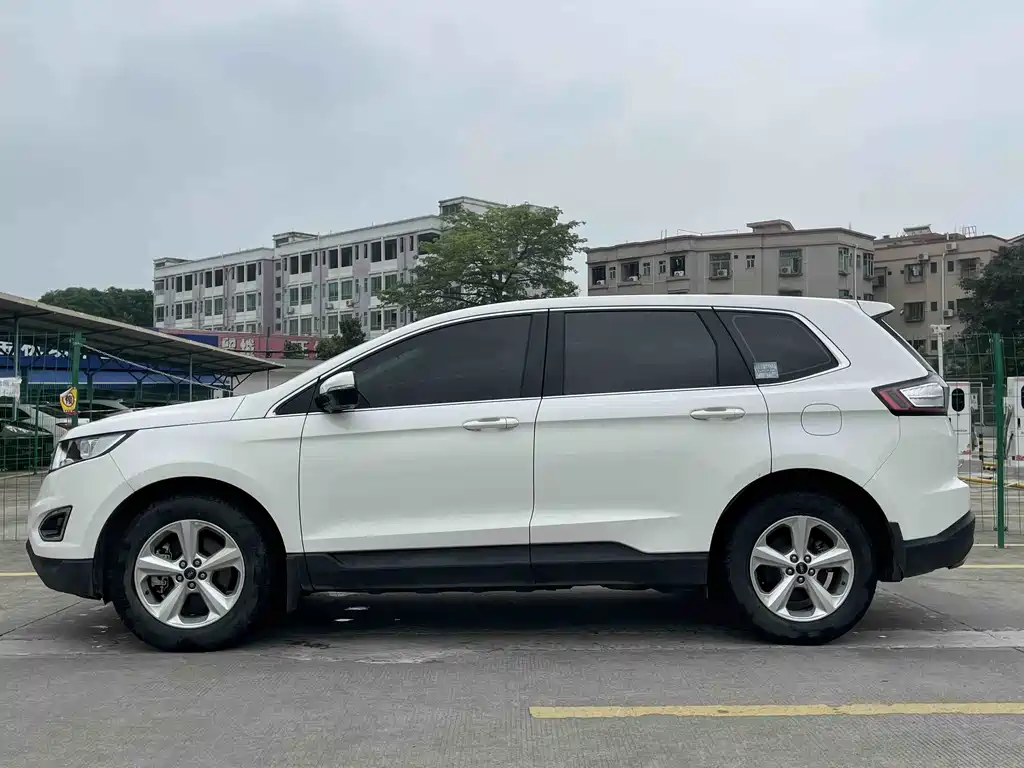 Edge EcoBoost 245 2 WD Elite Sharp 5-seat CN-V
