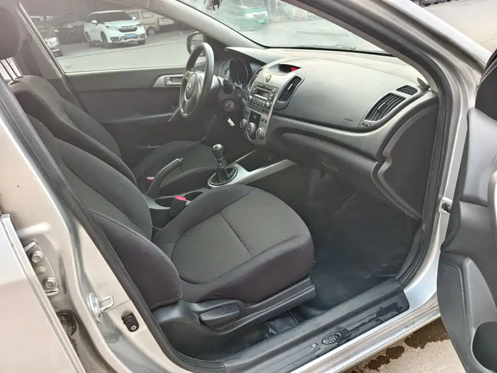 Forte 1.6 L MT GL Commemorative