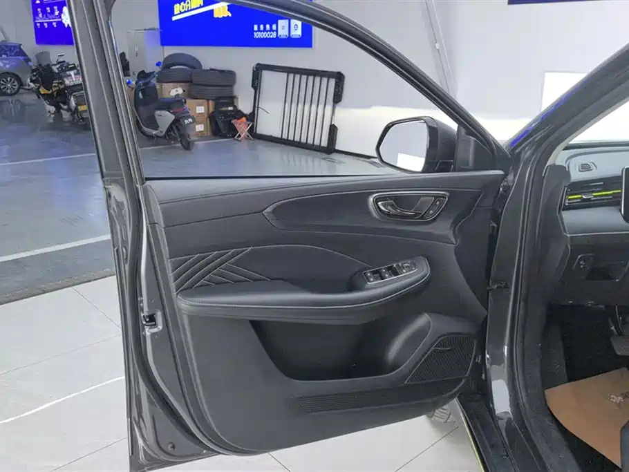 Roewe RX5 PLUS 330 TGI Auto China Style Smart Premium