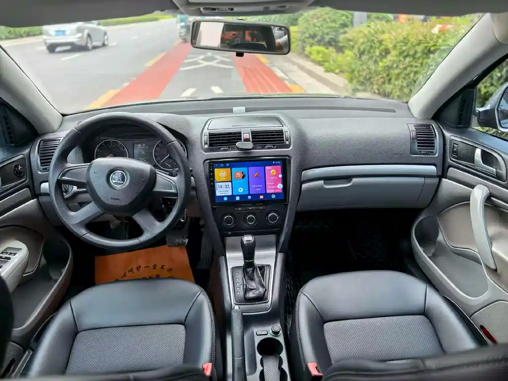Octavia Classic 1.6 L Auto Verso