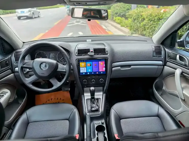 Skoda Octavia Classic 1.6 L Auto Verso