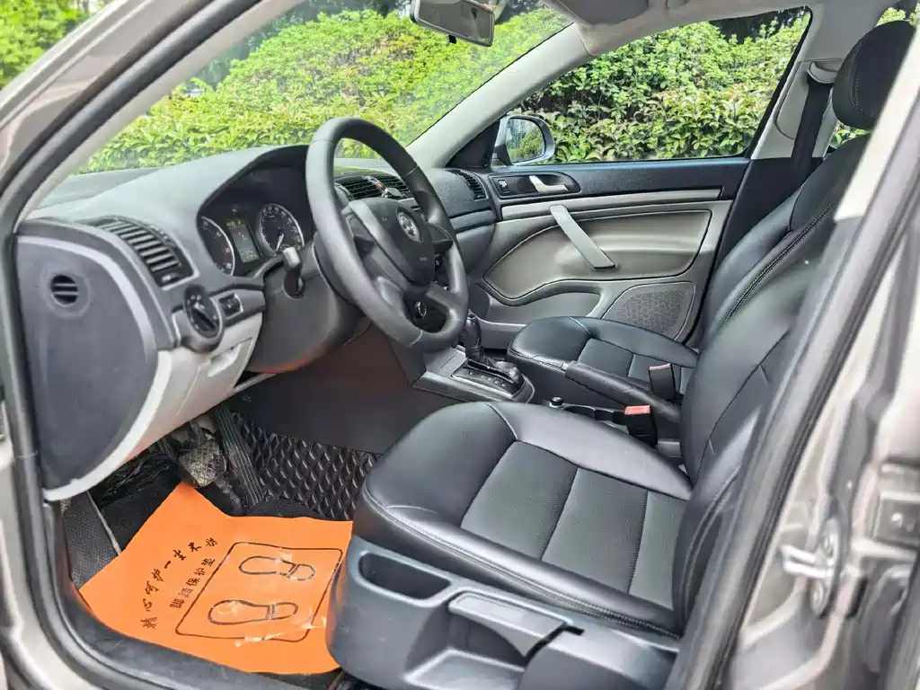 Octavia Classic 1.6 L Auto Verso