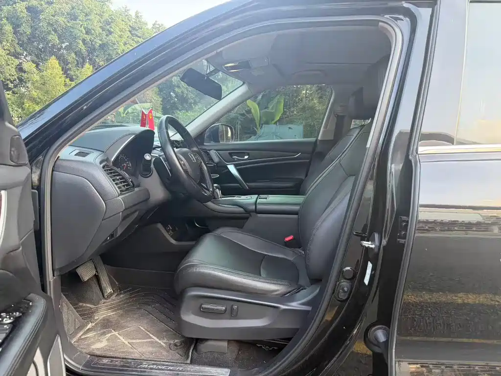 Avancier 240 TURBO 2 WD Luxury