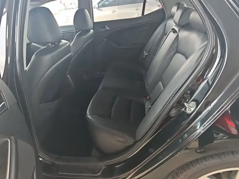 Kia K5 2.0 L Auto Luxury