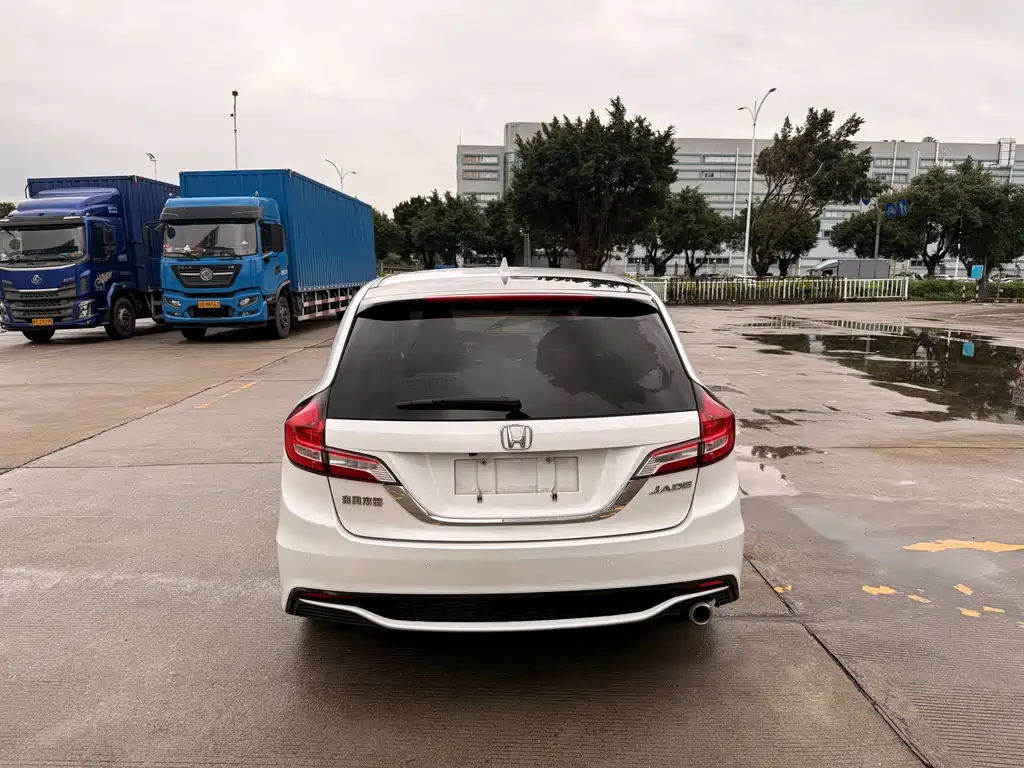 Jade 1.8 L Auto Comfort 5-seat