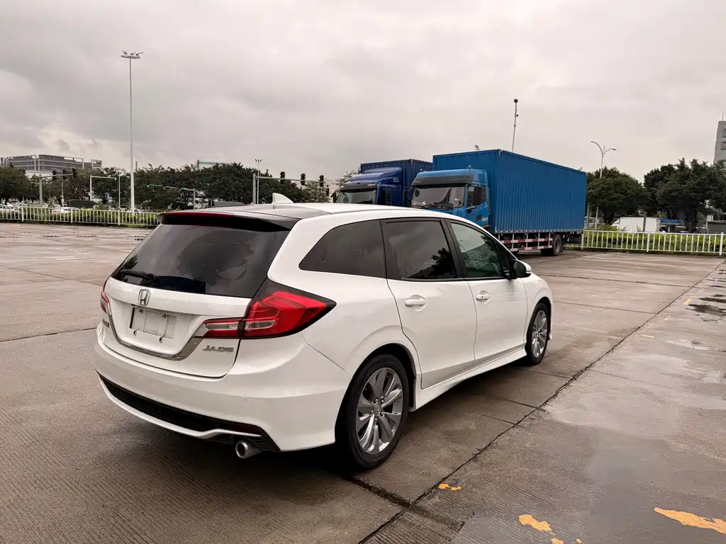 Jade 1.8 L Auto Comfort 5-seat