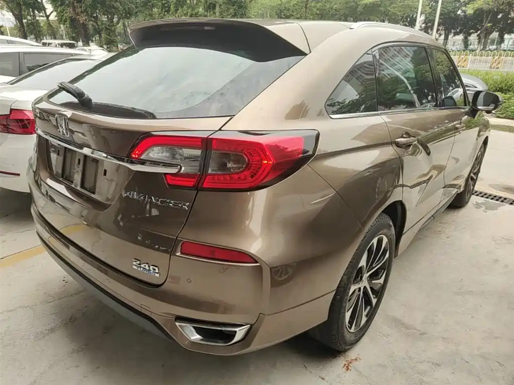 Avancier 240 TURBO 2 WD Premium