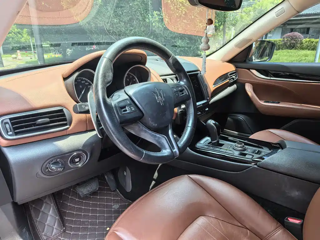 Levante 3.0 T Standard