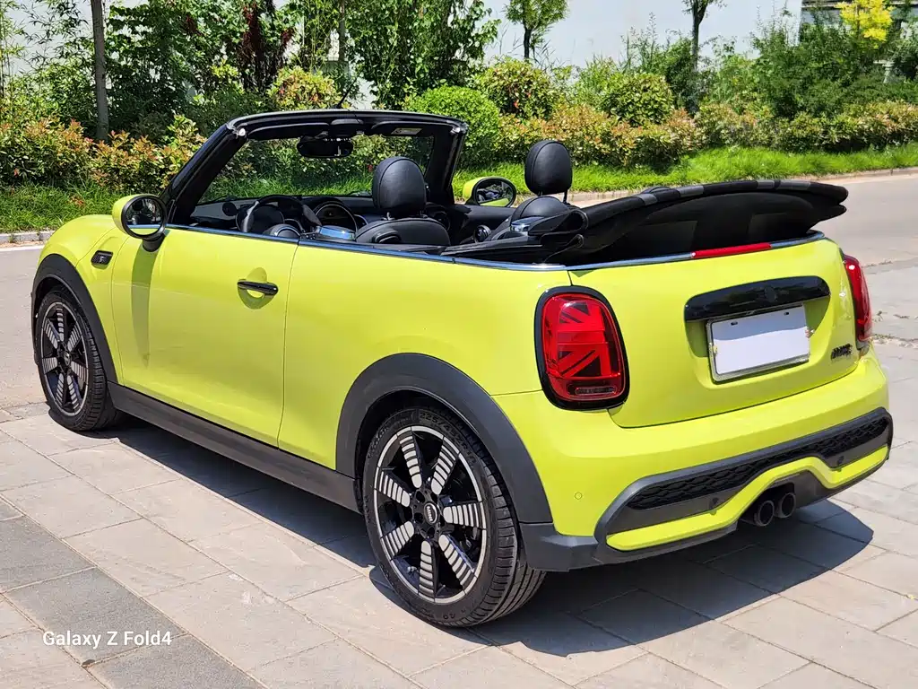 MINI MINI 2022款 改款 2.0 T COOPER S CABRIO 艺术家