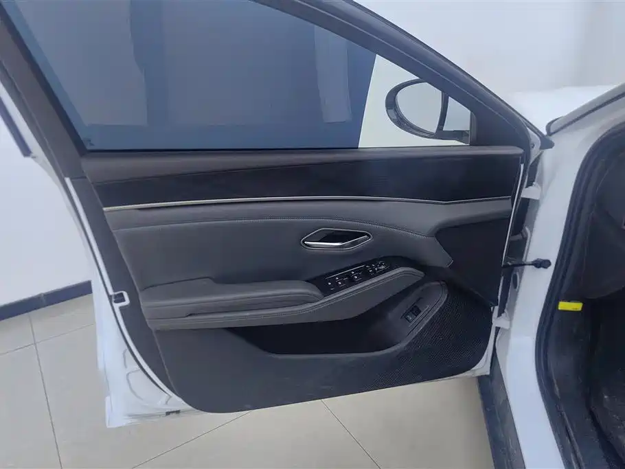 Qin L DM-i 80 KM Transcend
