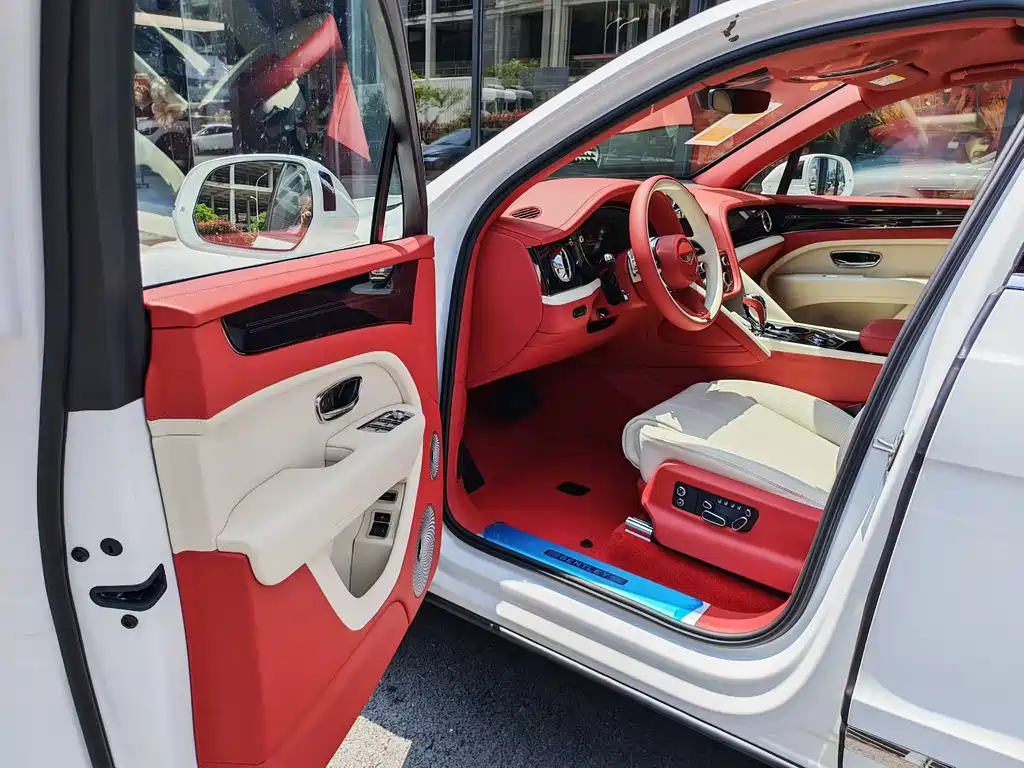 Bentayga 4.0 T V8 LWB Range