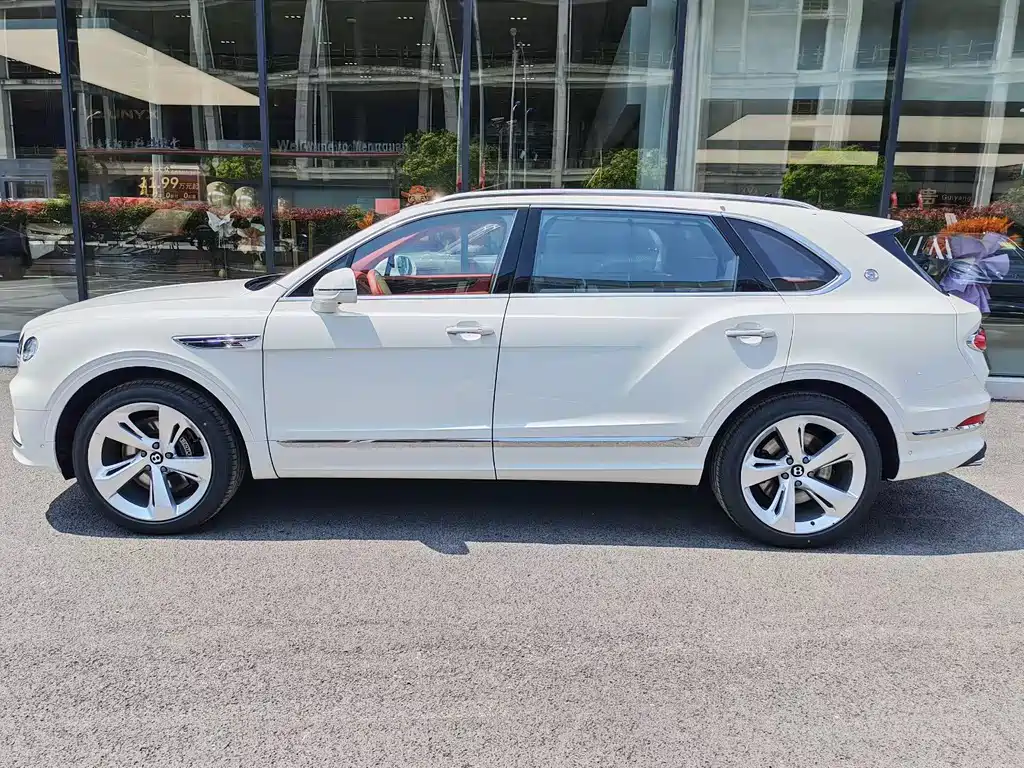 Bentayga 4.0 T V8 LWB Range