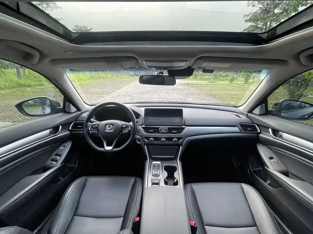 Accord Sharp· Hybrid 2.0 L Sharp Leading