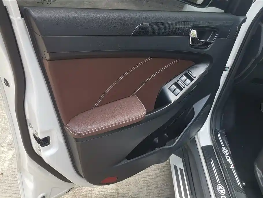 Fengguang 580 Facelift 1.5 T CVT Luxury