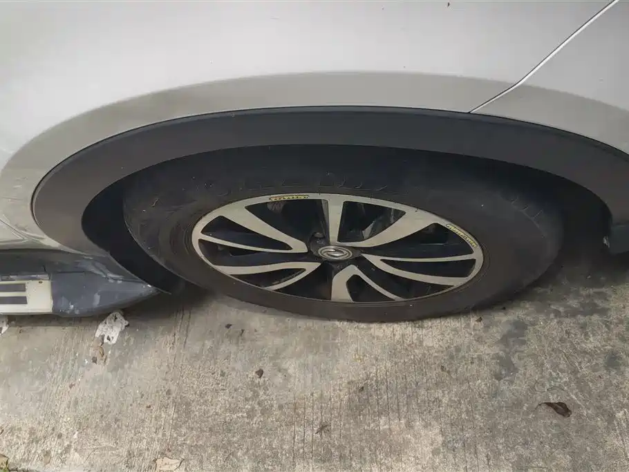 Fengguang 580 Facelift 1.5 T CVT Luxury