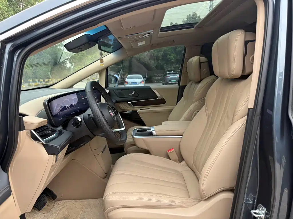 Century 2.0 T 7-seat Premium Enjoyment