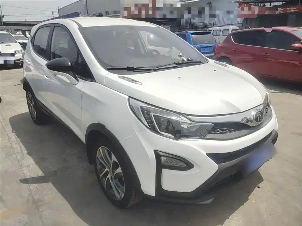 Yuan 1.5 L Auto Cool Dazzle Connected