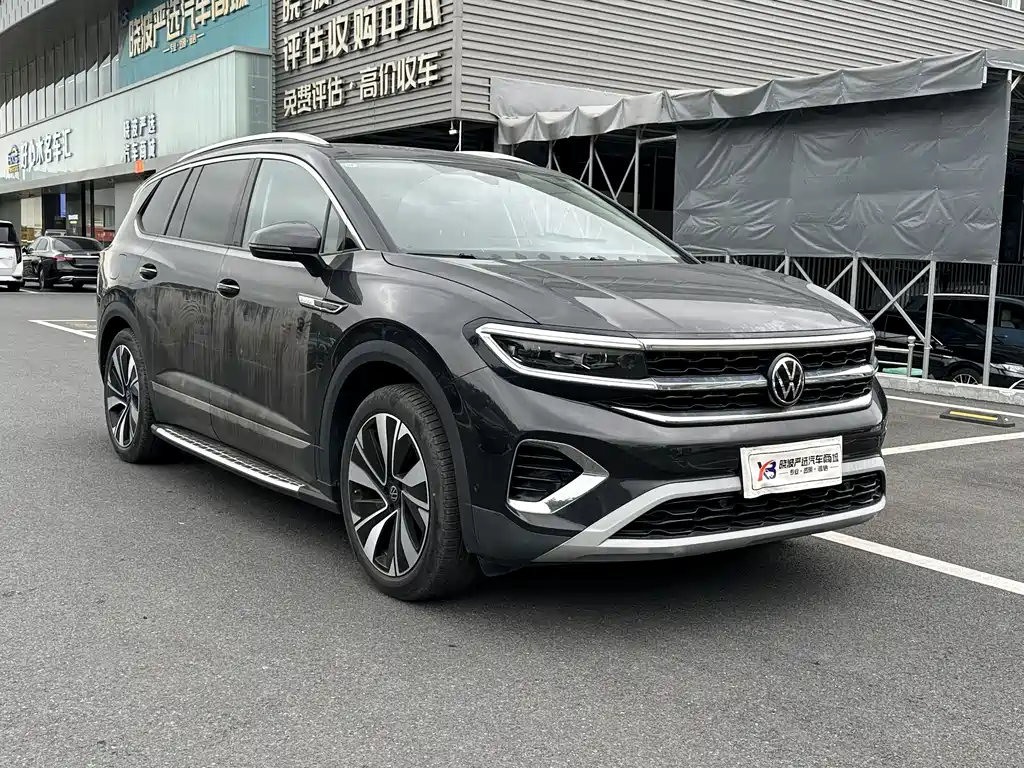 Talagon 380 TSI 4 WD Flagship Victory Realm 6-seat