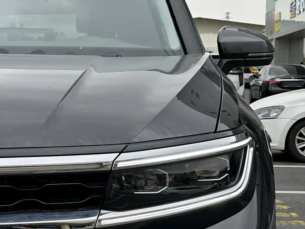 Talagon 380 TSI 4 WD Flagship Victory Realm 6-seat