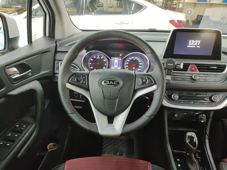 JAC Refine S3 1.6 L CVT Luxury Smart
