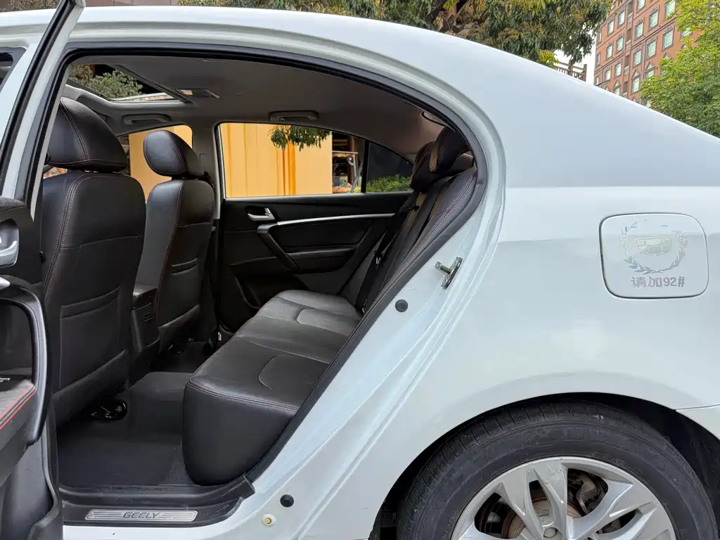 Emgrand Sedan 1.5 L CVT Upward
