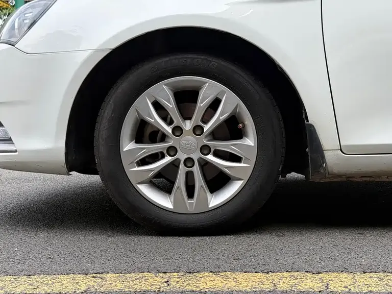 Geely Emgrand Sedan 1.5 L CVT Upward