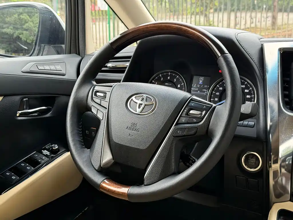 Alphard 3.5 L Distinguished