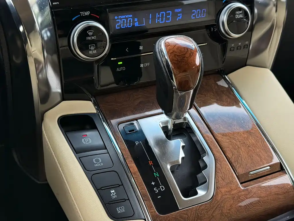 Alphard 3.5 L Distinguished
