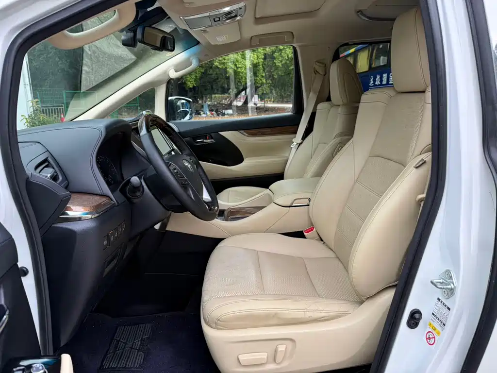 Alphard 3.5 L Distinguished
