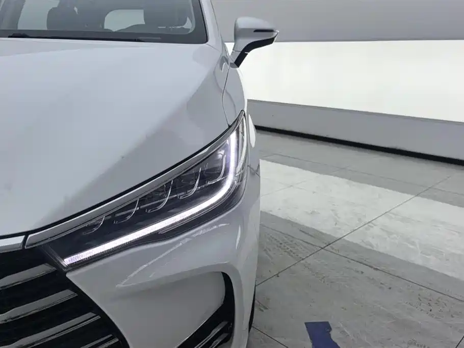 Song MAX 1.5 T Auto Connected Wise Comfort Sunroof 6-seat CN-VI