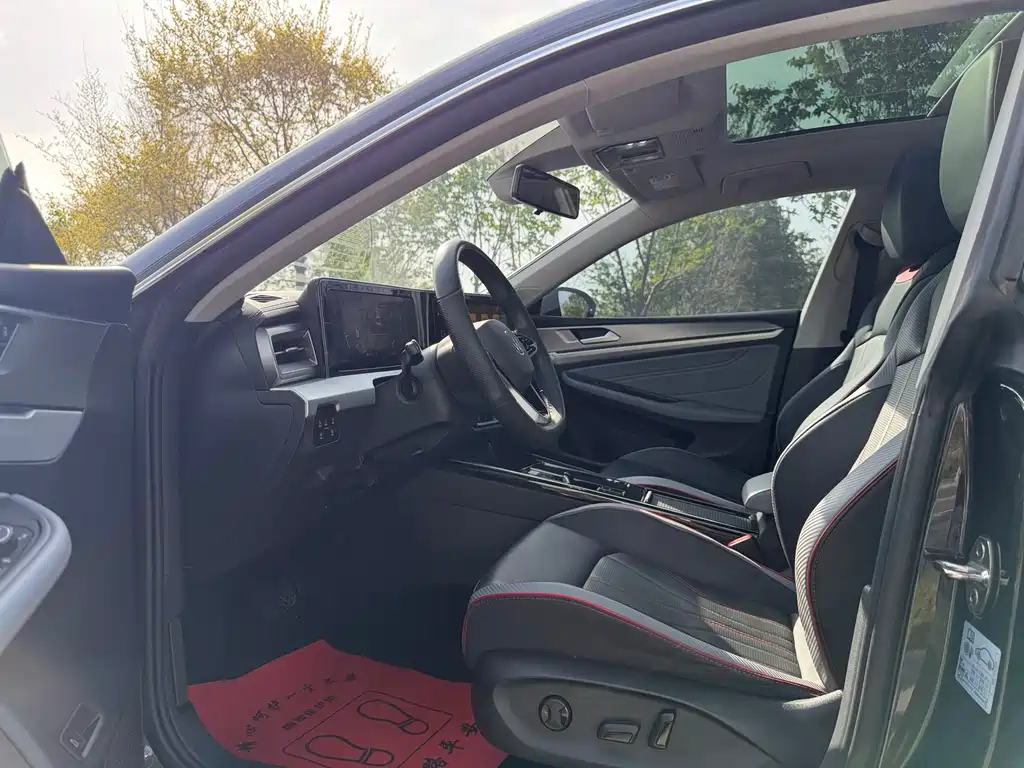 Lamando Lamando L 280 TSI DSG Spicy Cool