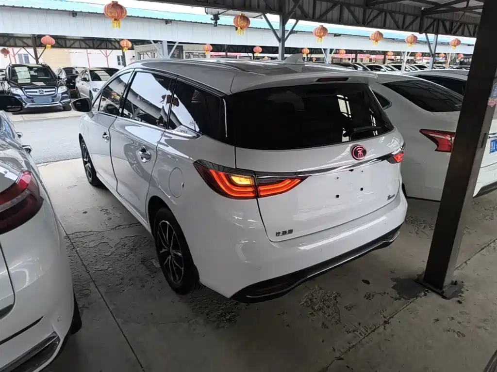 Song MAX 1.5 T Auto Connected Elite 7-seat