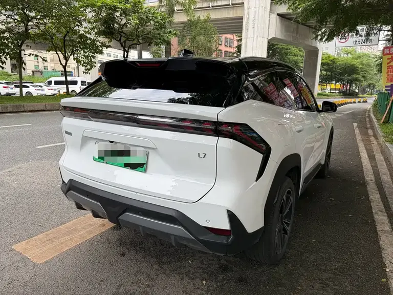Geely Galaxy L7 1.5 T 115 km MAX Dragon