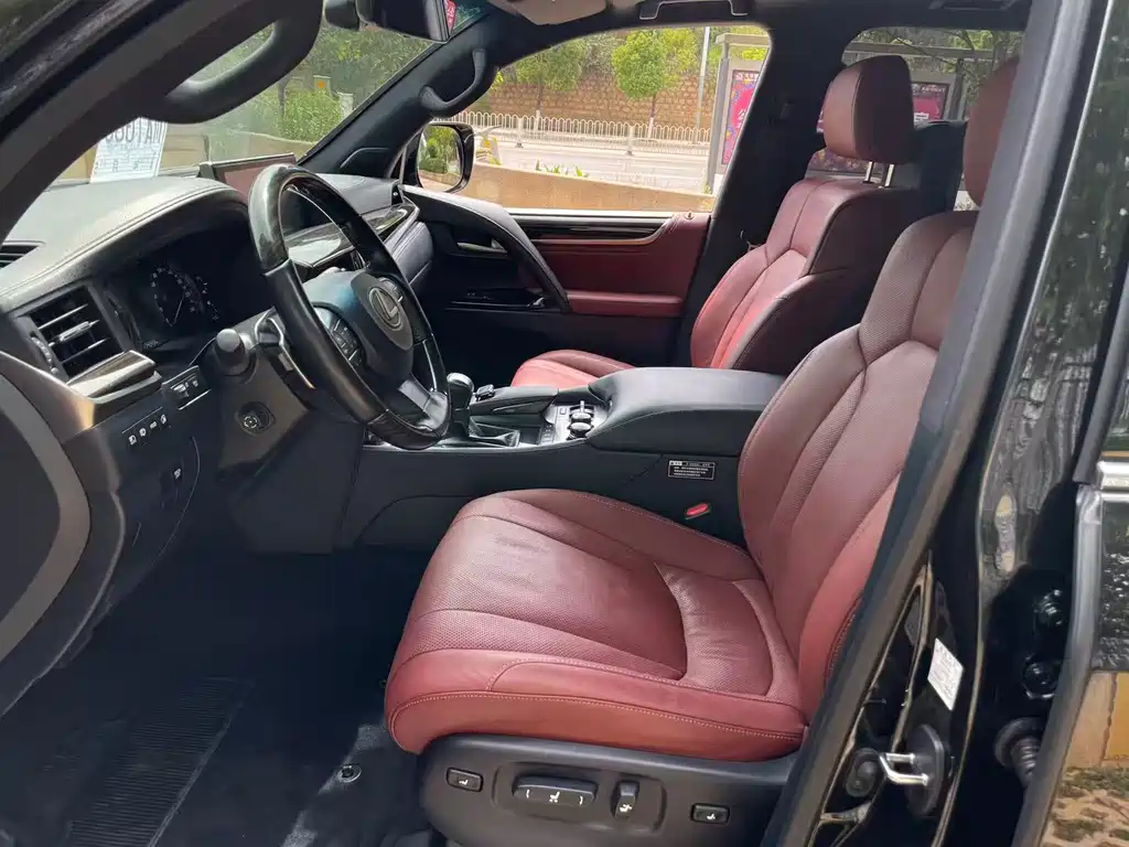 Lexus LX 570 Dynamic Luxury
