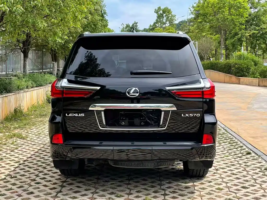 Lexus LX 570 Dynamic Luxury