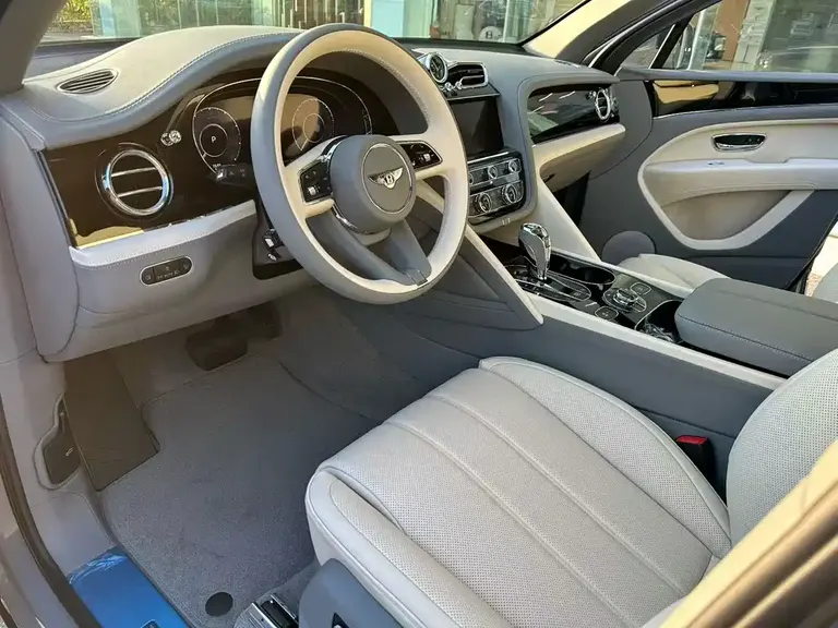 Bentley Bentayga 4.0 T V8 LWB Range