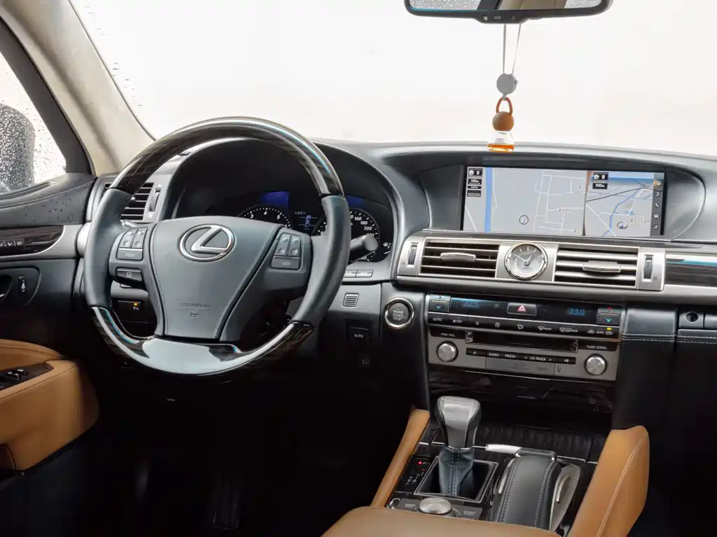 Lexus LS 460 L