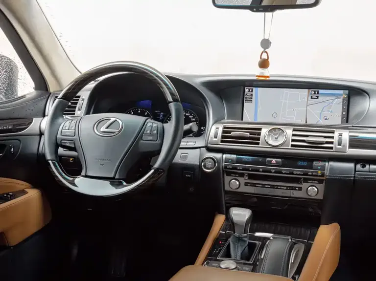 Lexus LS 460 L
