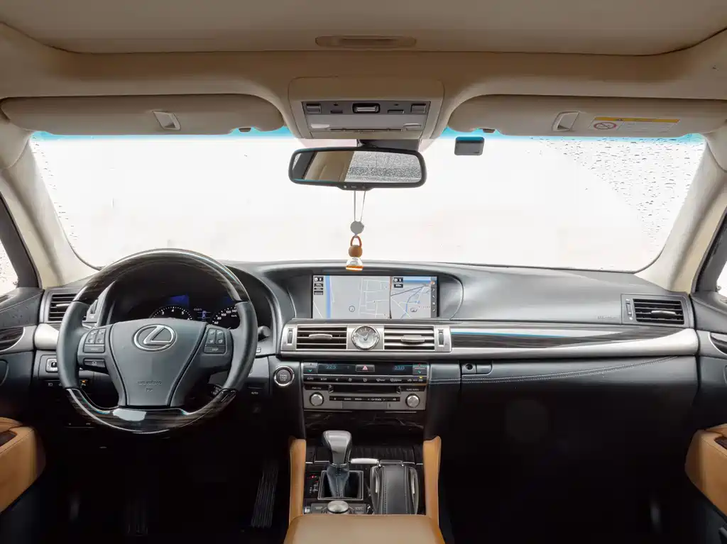 Lexus LS 460 L