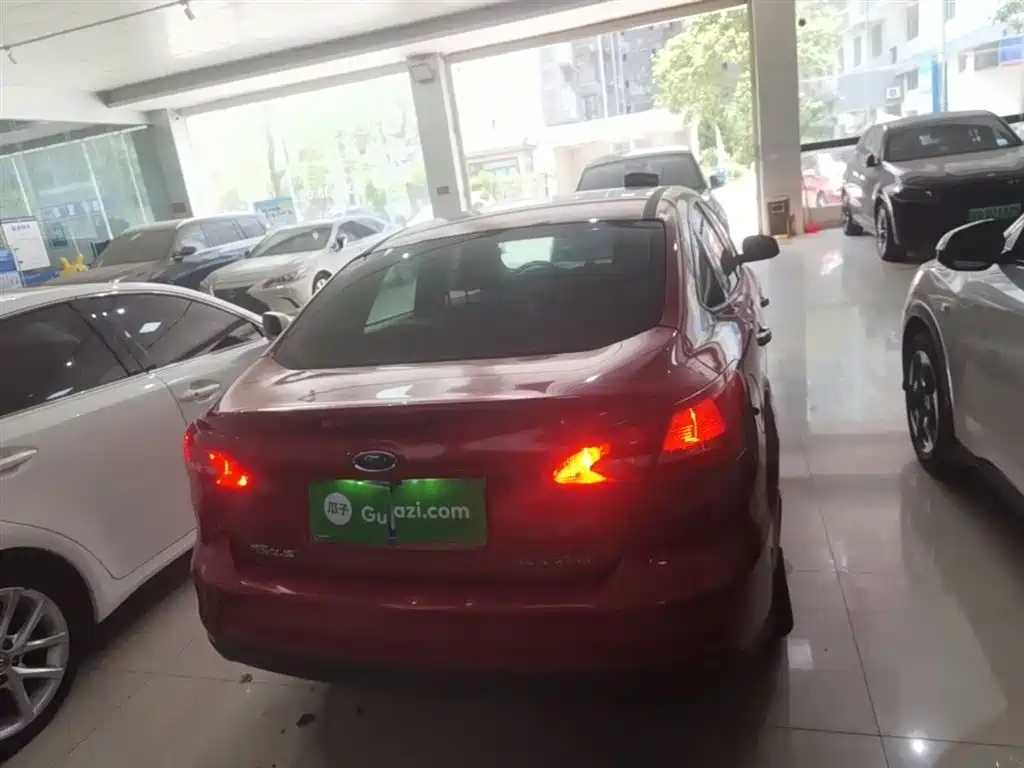 Focus Sedan 1.6 L Auto Comfort Smart Travel