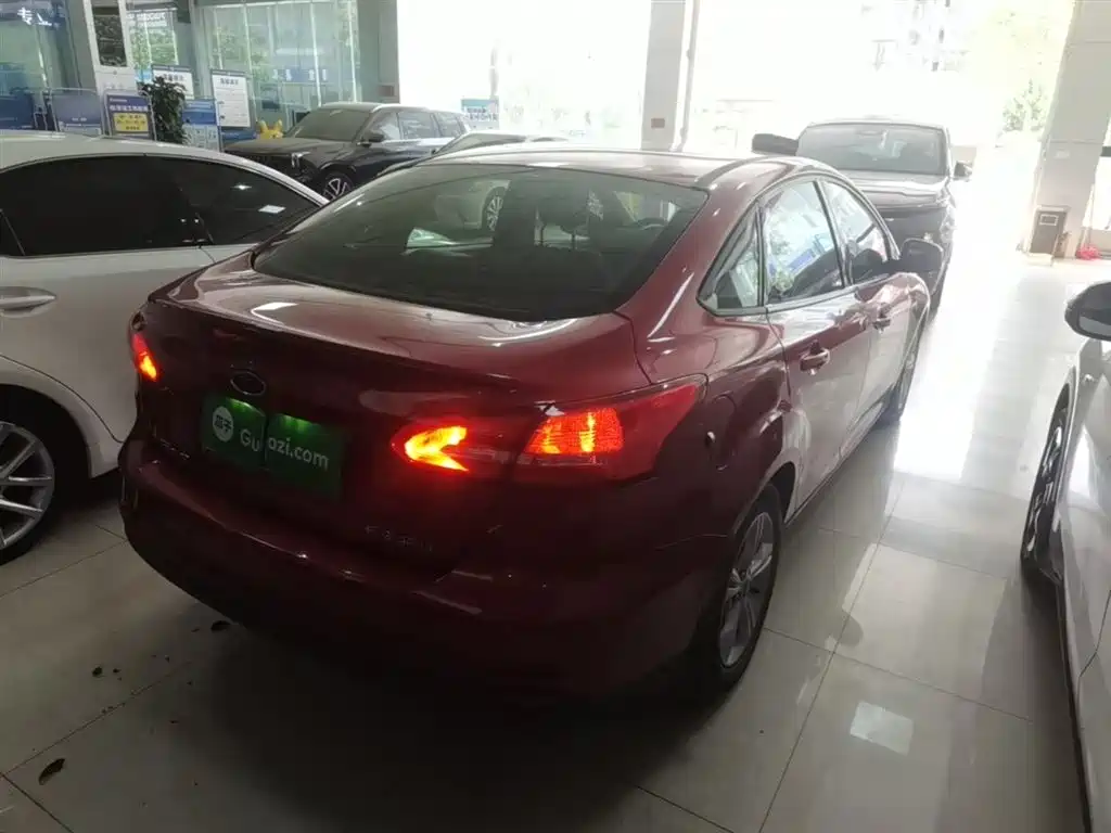 Focus Sedan 1.6 L Auto Comfort Smart Travel